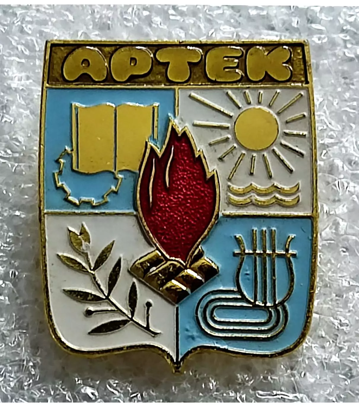 ЦК ВЛКСМ. КОМСОМОЛ. ПИОНЕРИЯ АРТЕК ГЕРБ 70-х ММД