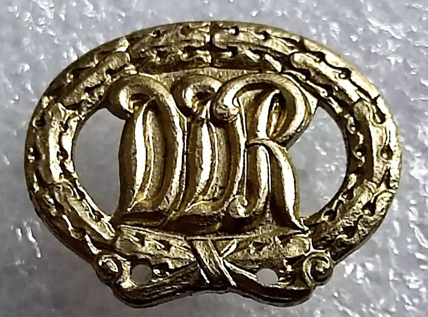 СПОРТ ГТО. ГДР. НАГРАДНОЙ С ОТВЕРСТИЯМИ ДЛЯ ПЛАНКИ. ЗОЛОТО