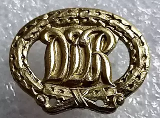 СПОРТ ГТО. ГДР. НАГРАДНОЙ С ОТВЕРСТИЯМИ ДЛЯ ПЛАНКИ. ЗОЛОТО