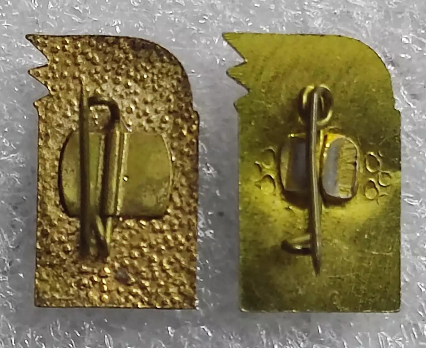 ПИОНЕРИЯ. БОЛГАРИЯ. ЧЛЕНСКИЙ ЗНАК ОКТЯБРЕНКА. ЧАВДАРЧЕ. ТЯЖЕЛЫЙ И ЛЕГКИЙ 1