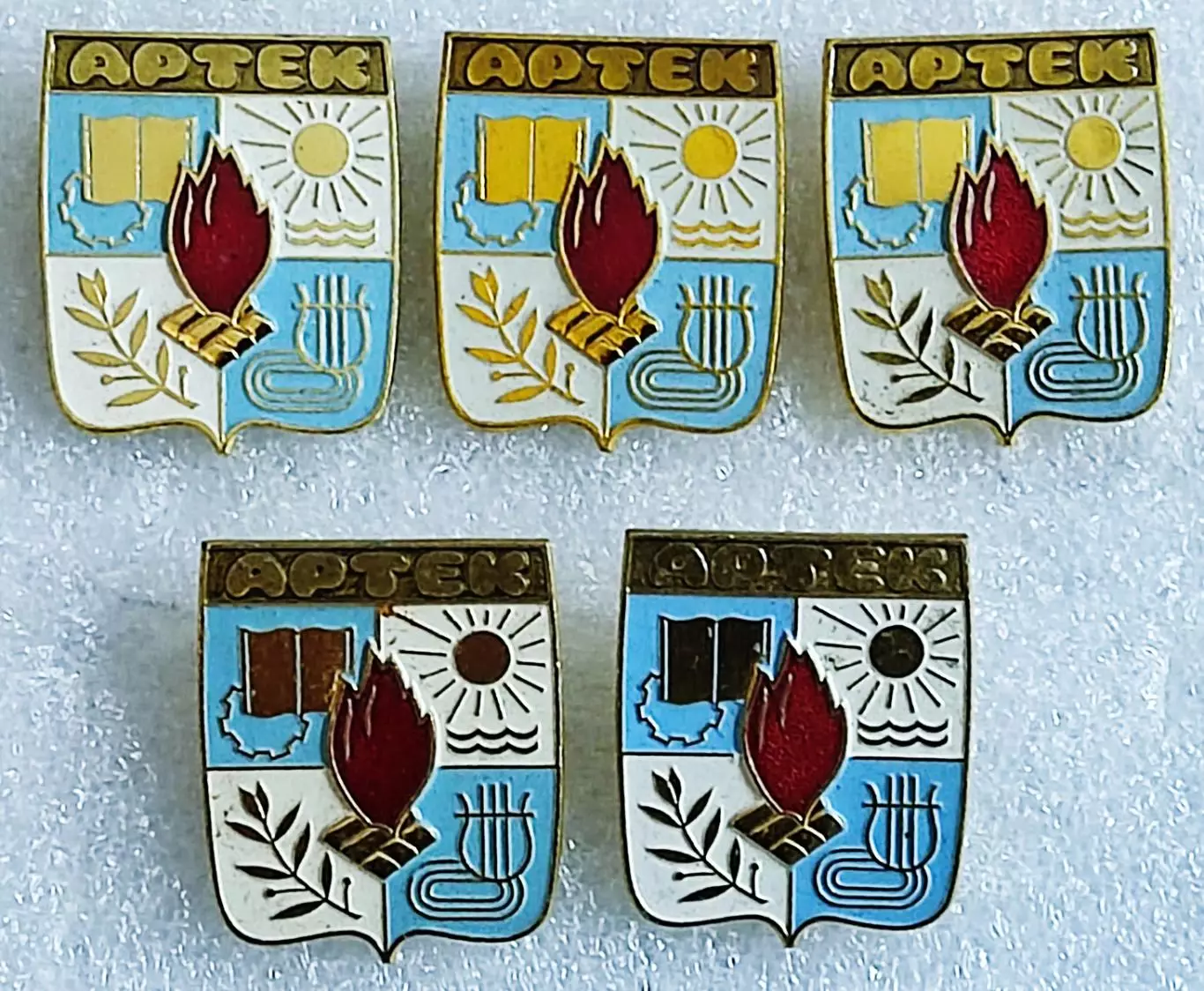 ЦК ВЛКСМ. КОМСОМОЛ. ПИОНЕРИЯ АРТЕК ГЕРБ 70-х ММД