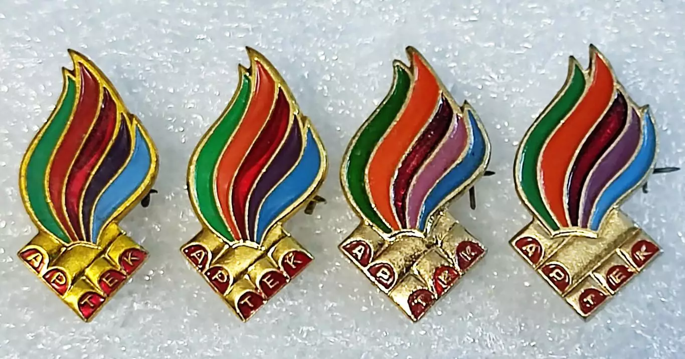 ЦК ВЛКСМ. КОМСОМОЛ. ПИОНЕРИЯ. АРТЕК. КОСТЕРОК 4 РАЗНОВИДНОСТИ СССР 2