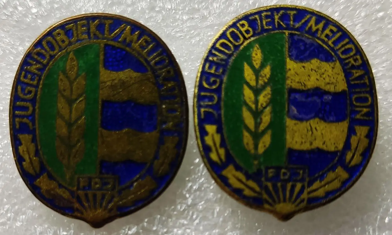 КОМСОМОЛ. ГДР FDJ. МЕЛИОРАЦИЯ. МОЛОДЕЖНЫЙ ОБЪЕКТ. только знак слева