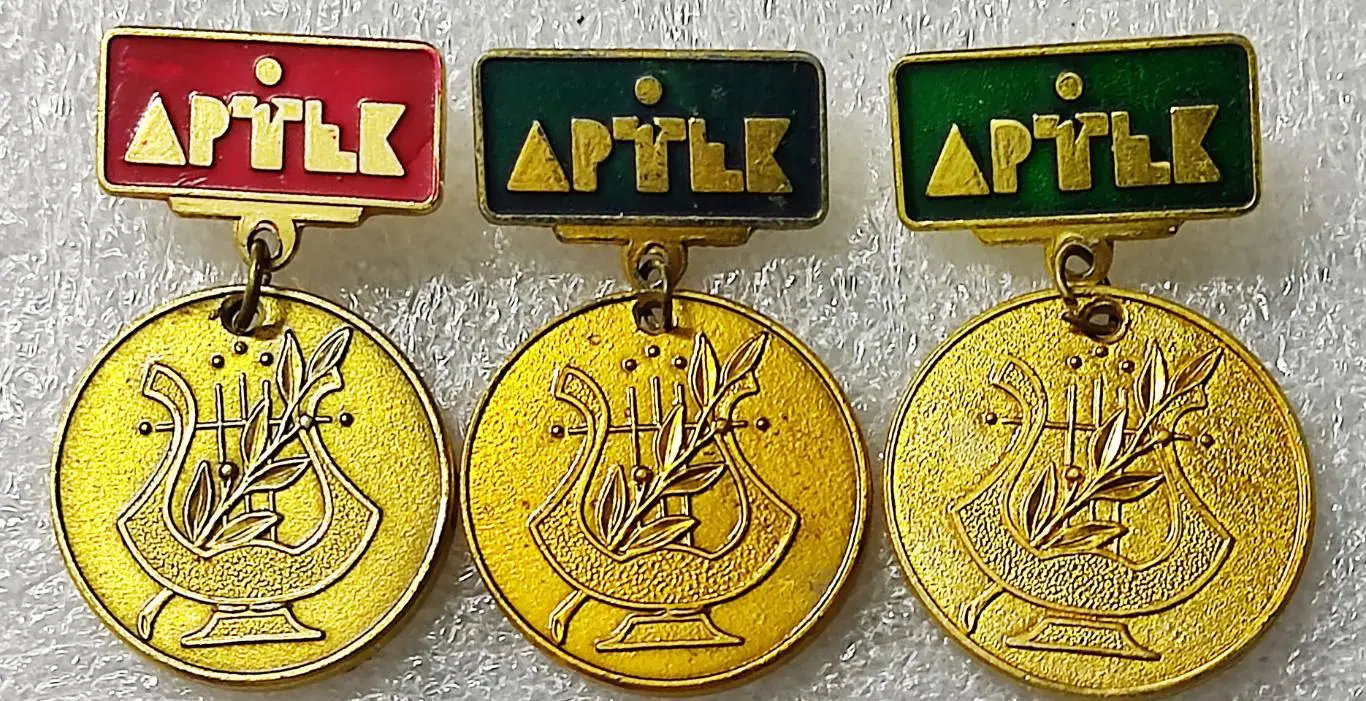 ЦК ВЛКСМ. КОМСОМОЛ. ПИОНЕРИЯ. АРТЕК - МАЛАЯ МЕДАЛЬ ИСКУССТВО 1991. ТРИПТИХ