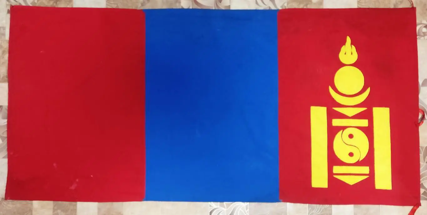 ЗНАМЯ. ФЛАГ МНР. МОНГОЛИЯ. 175х80 см. Соёмбо шитый. времен СССР 2