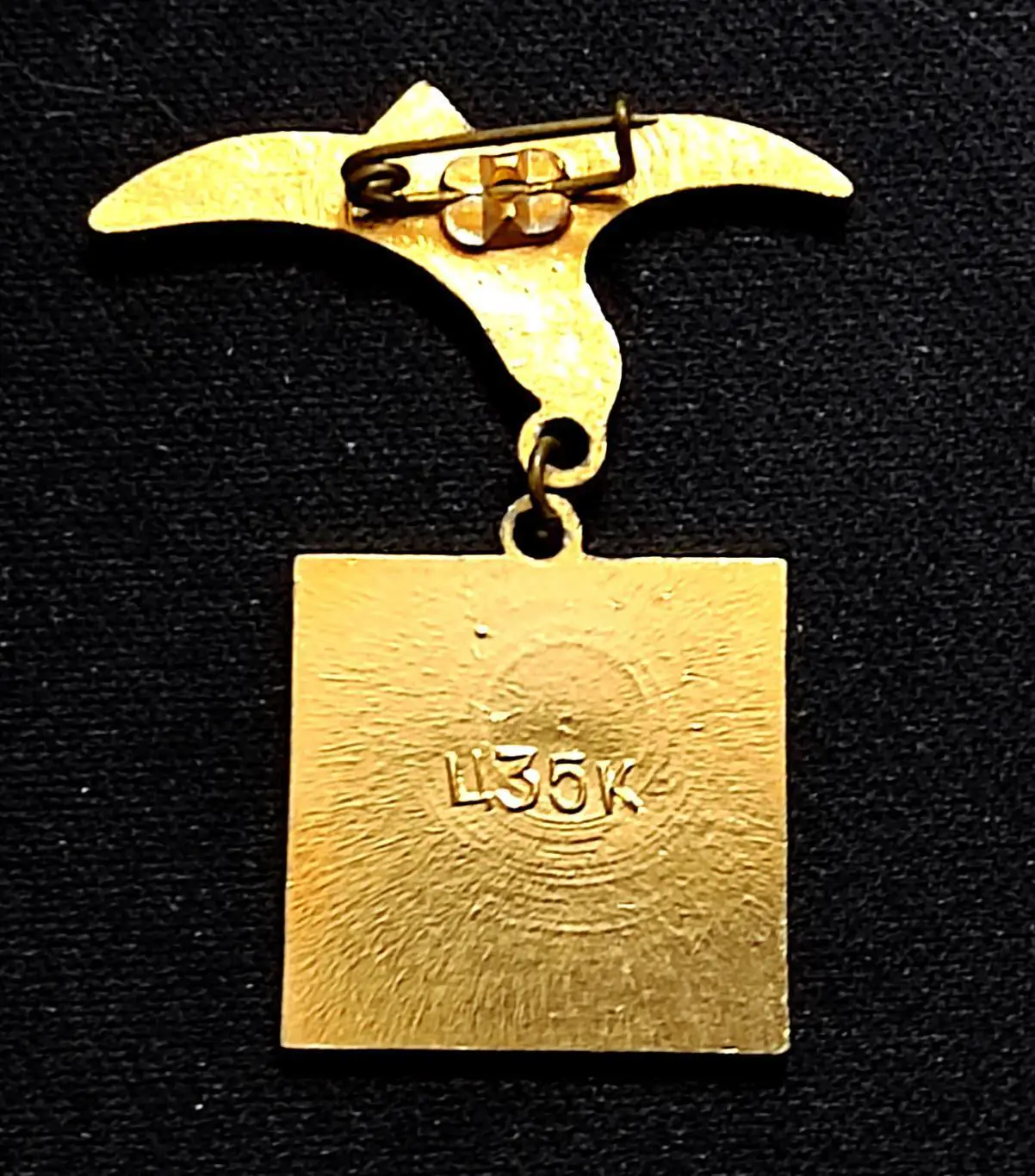 Крым. Город-герой Севастополь. Памятник погибшим кораблям. Черноморская чайка. 1