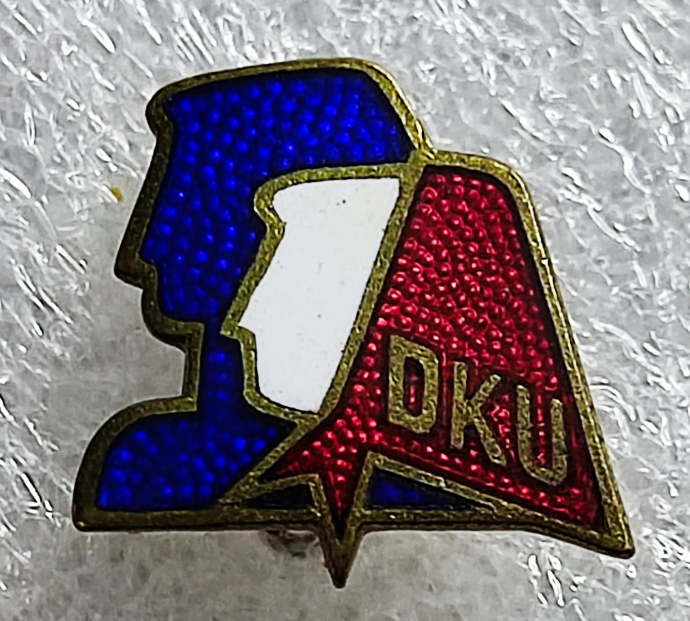 КОМСОМОЛ ДАНИЯ DKU. ЧЛЕНСКИЙ ЗНАК. ТЯЖЕЛЫЙ ЭМАЛЬ