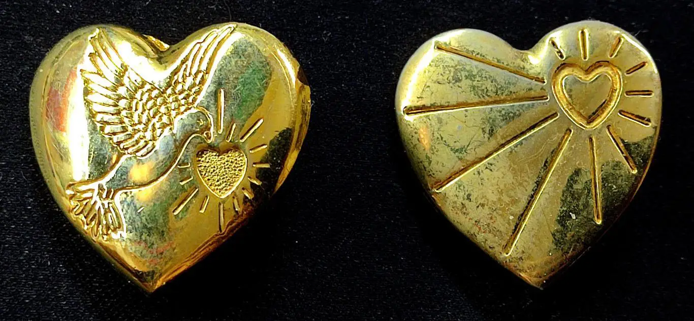 Искусство. Англия. Великобритания. Клуб Варьете. Голубь. Сердце. Пара тяжелый