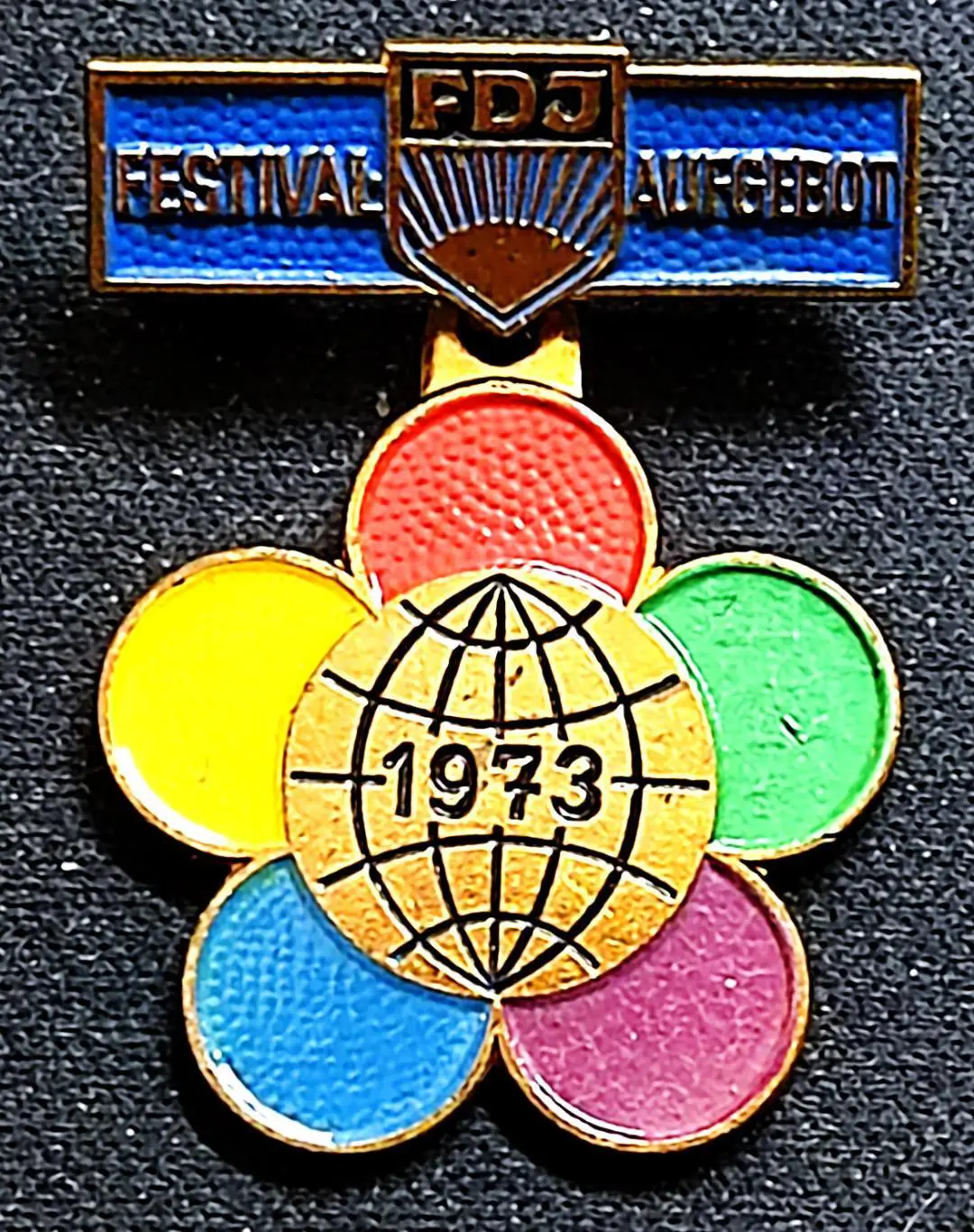 Х ВСЕМИРНЫЙ ФЕСТИВАЛЬ МОЛОДЕЖИ. БЕРЛИН 1973. РОМАШКА. ГДР. FDJ тяжелый