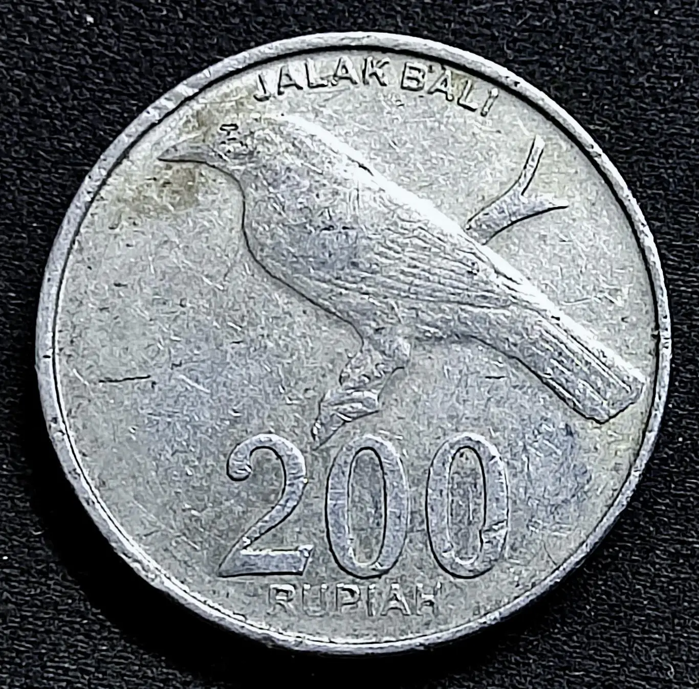 Индонезия 200 рупий 2003 год. Балийский Скворец. из оборота