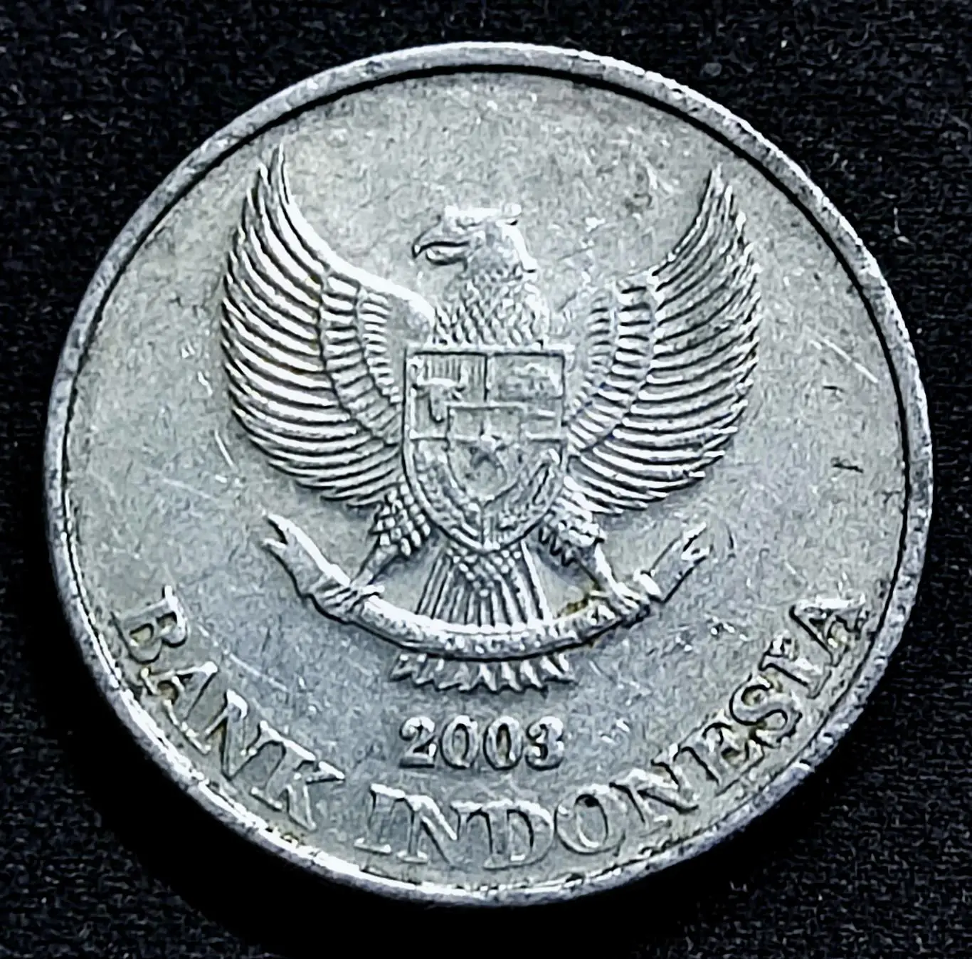 Индонезия 200 рупий 2003 год. Балийский Скворец. из оборота 1