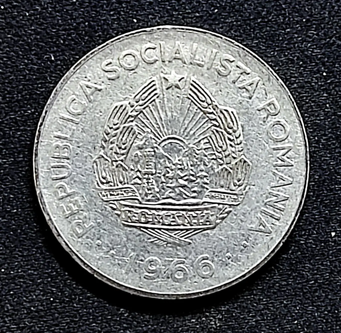 Румыния 1 лей 1966 год. Трактор 1