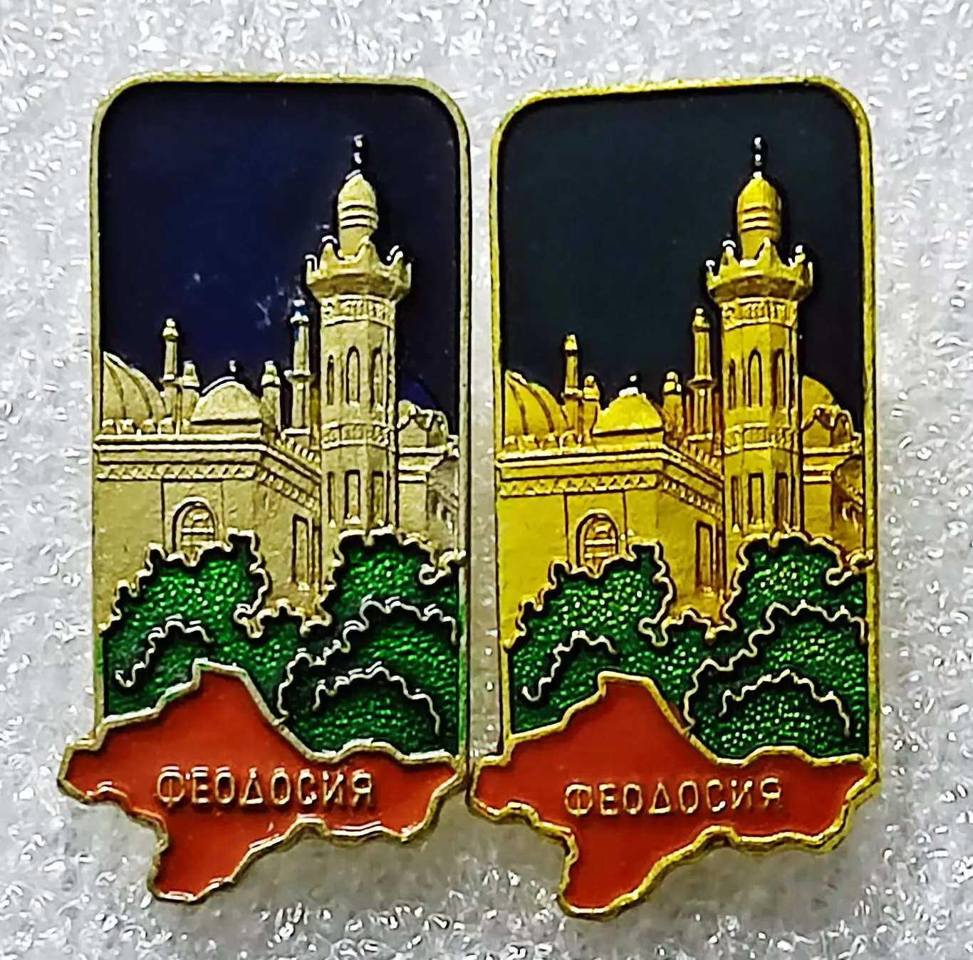 ГОРОДА. КРЫМ. ФЕОДОСИЯ ДАЧА СТАМБОЛИ. КРЫМСКАЯ ВИДОВАЯ СЕРИЯ знак слева