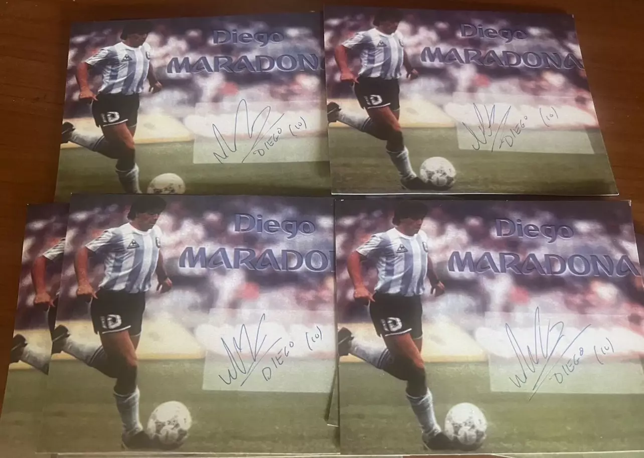 Марадона автограф (цена за 3шт)