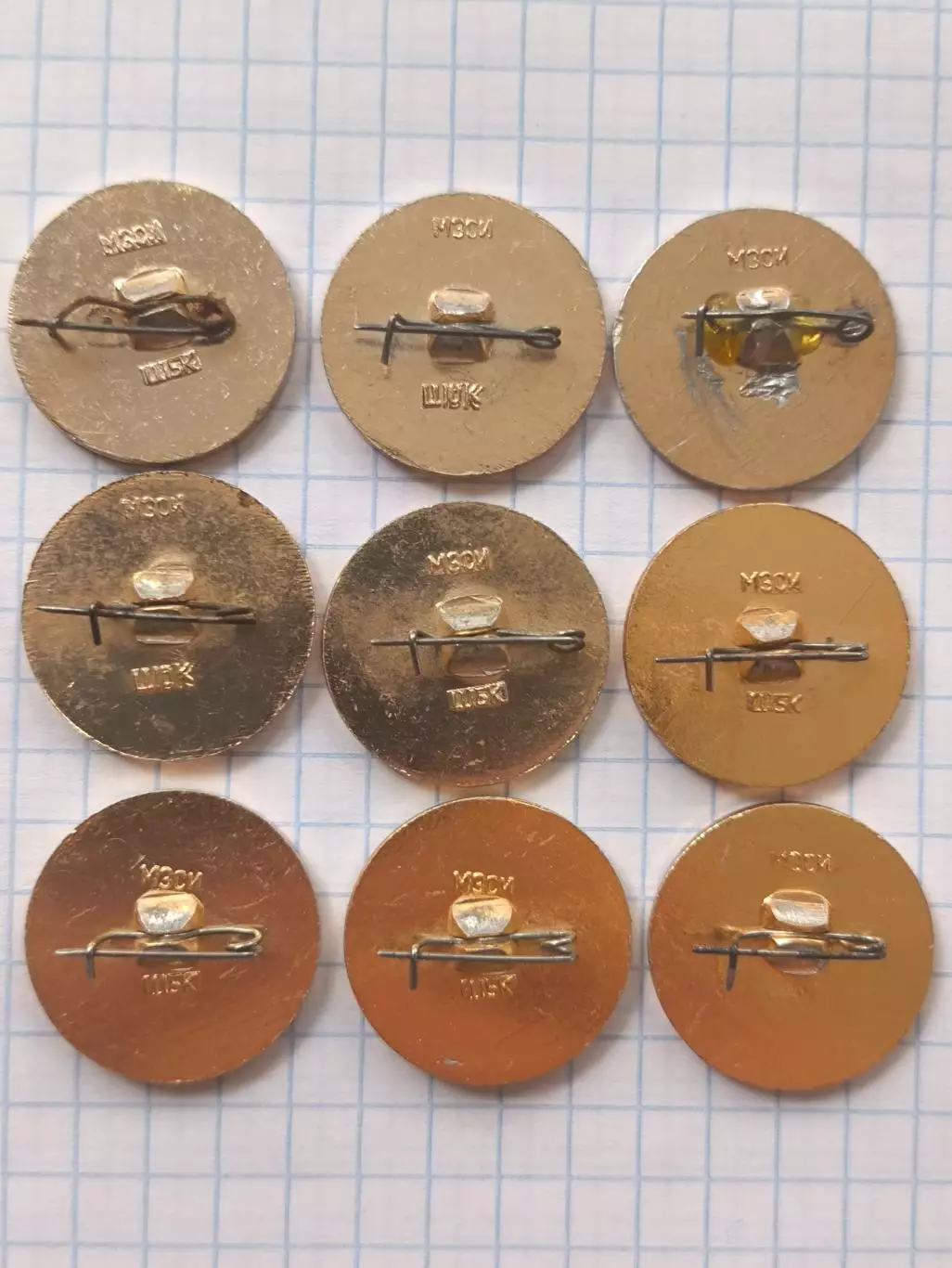 Значки хоккеисты СССР чемпионы мира(9шт.) 1