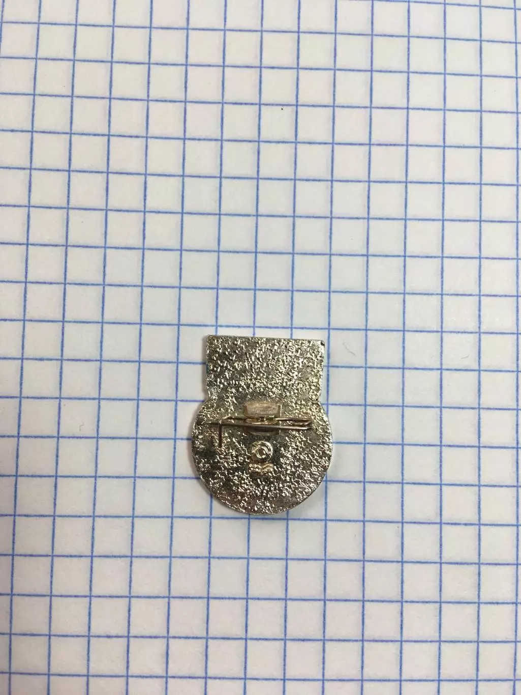 Значок спорт хоккей с шайбой 1