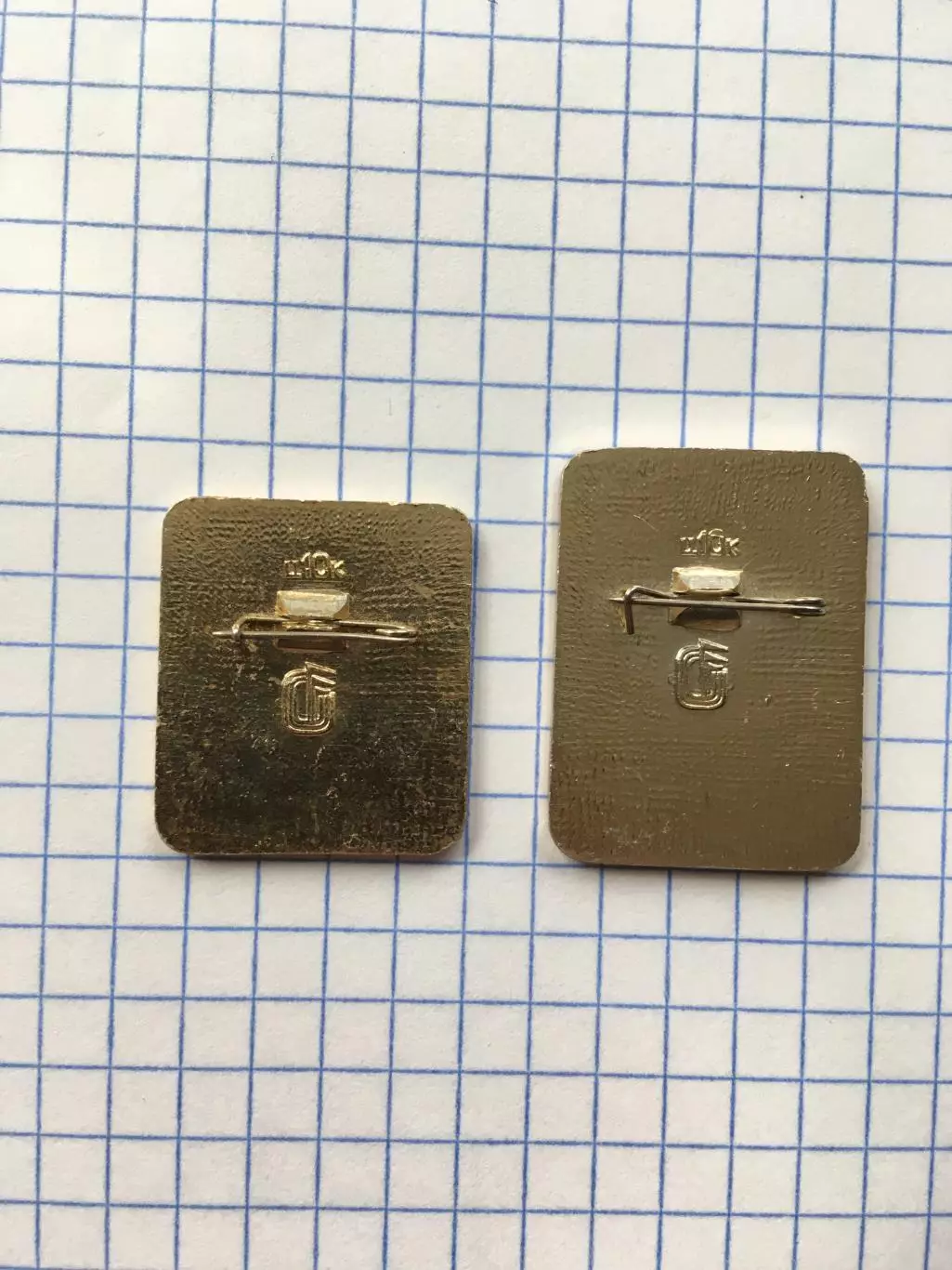 Значок чемпионат мира по хоккею Москва-1986(2 шт)клюшки 1