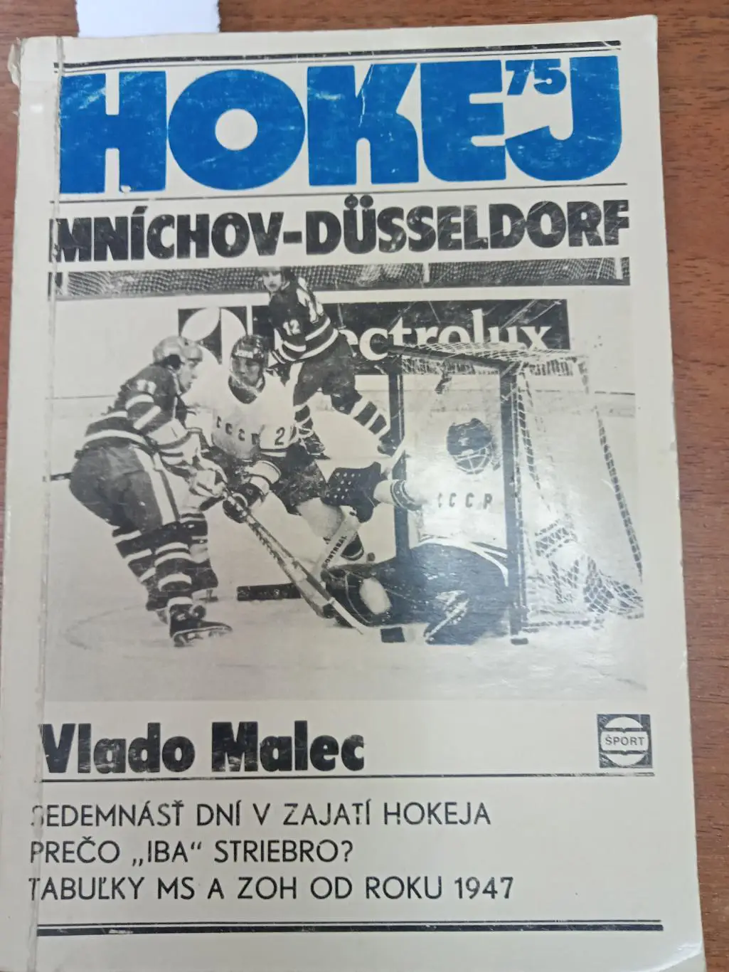 Хоккей 1975.Чехословакия книга с фото. Владо Малец.