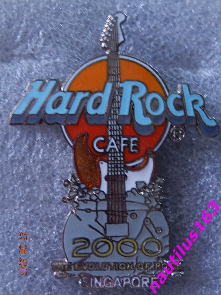 Знак Hard Rock Cafe. Сингапур. Серия Рок эволюция.