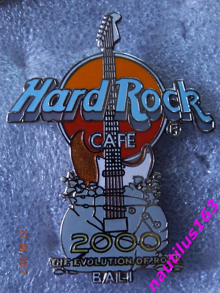 Знак Hard Rock Cafe. Бали. Индонезия. Серия Рок эволюция.