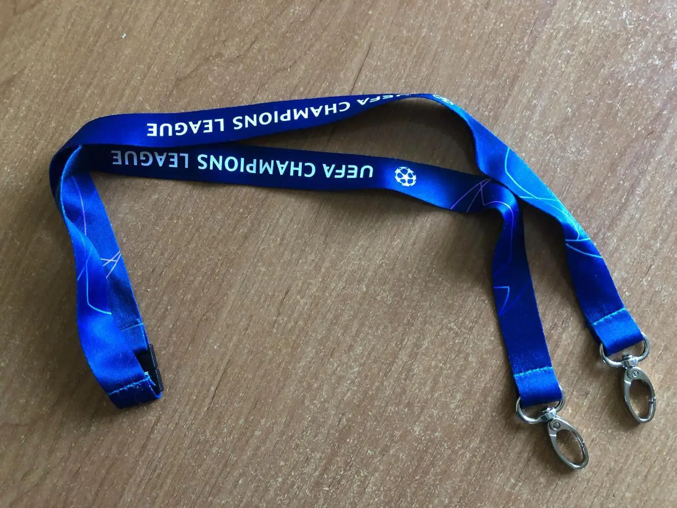 Шнурок УЕФА для бейджей и аккредитаций на матчи Лиги чемпионов.