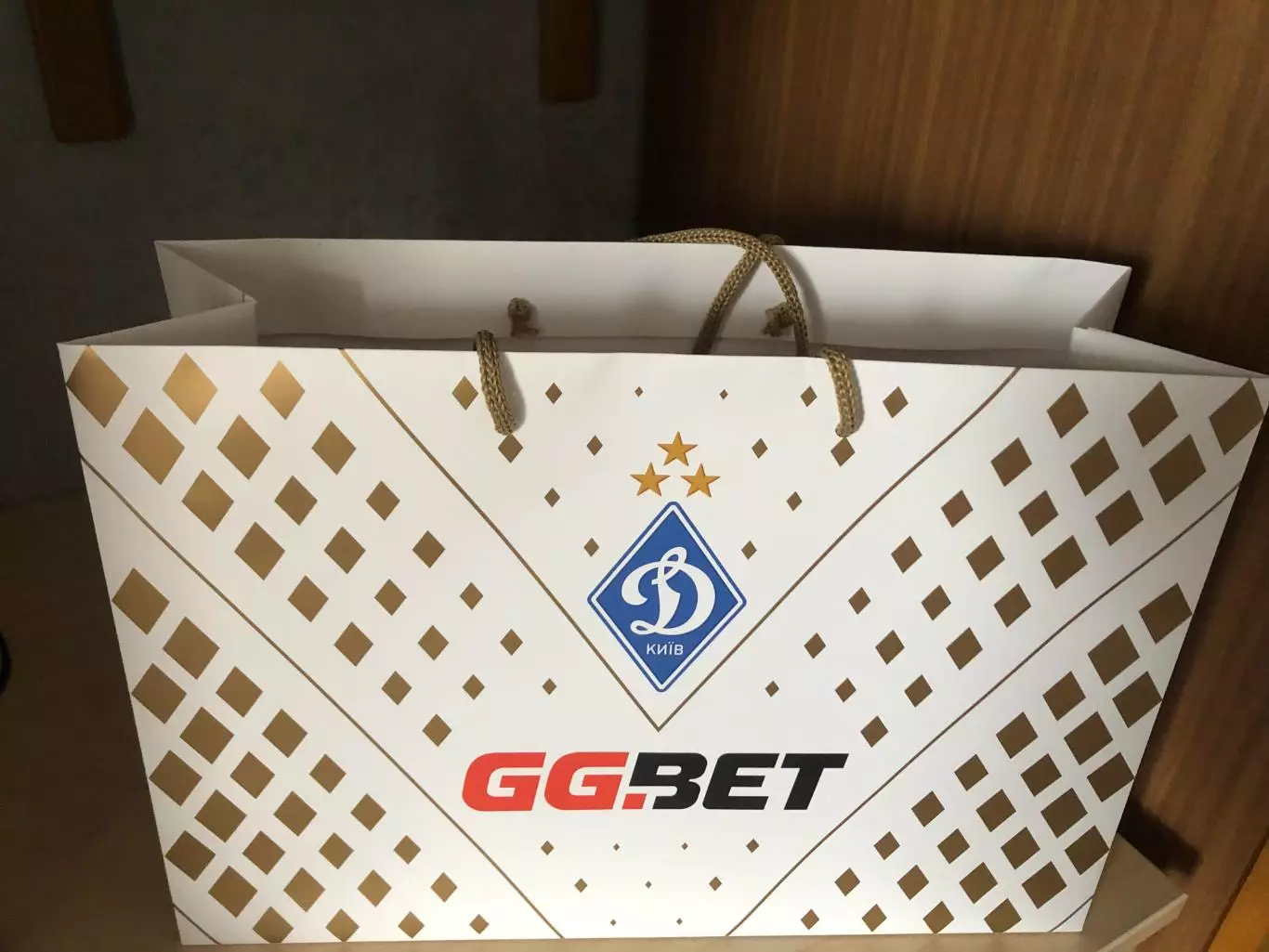 Брендированный крафт-пакет Динамо (Киев) 1