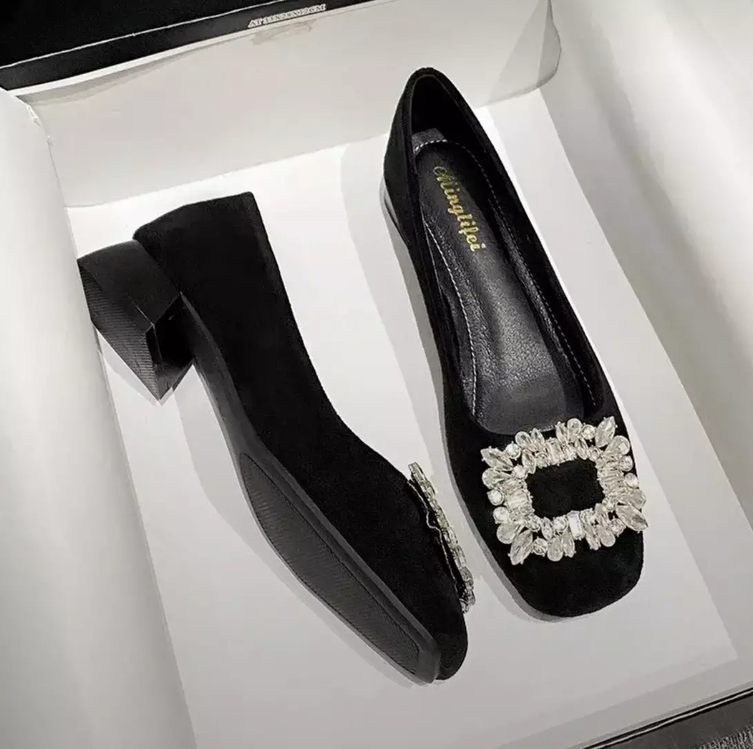 Туфли замшевые с пряжками со стразами Новые 1