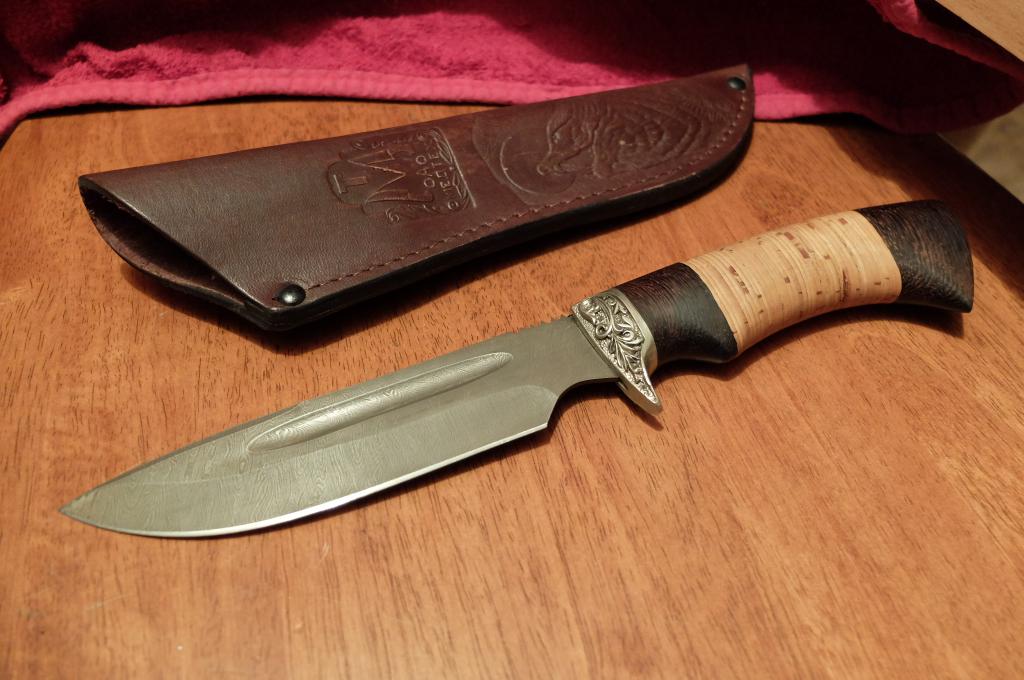 Охотничий нож с дамасской стали