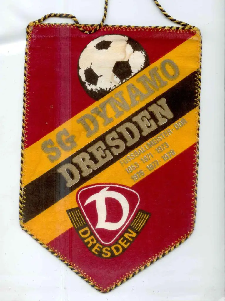 Вымпел Динамо Дрезден официальный