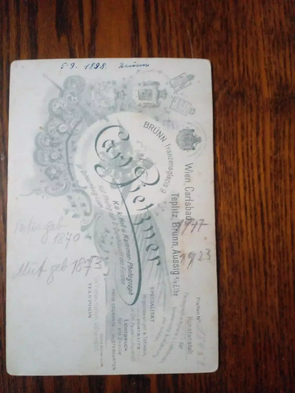 Австрийский офицер с женой 1898 год 1