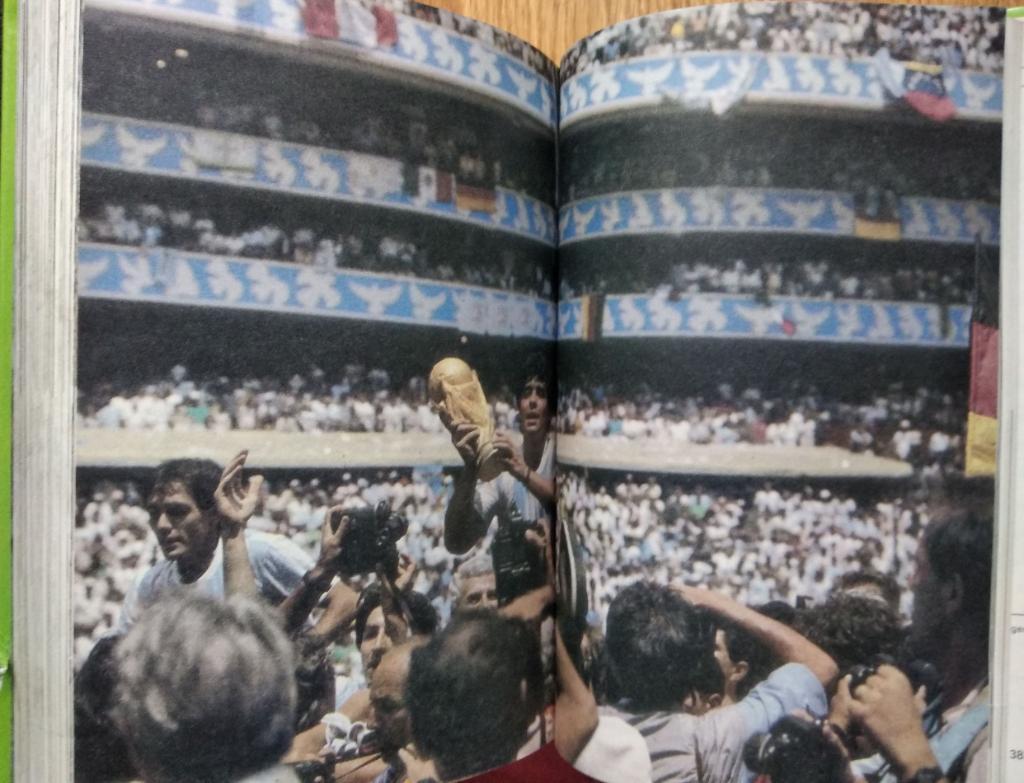 1986 Чемпионат мира по футболу Мексика-86, книга ГДР (Берлин) 7
