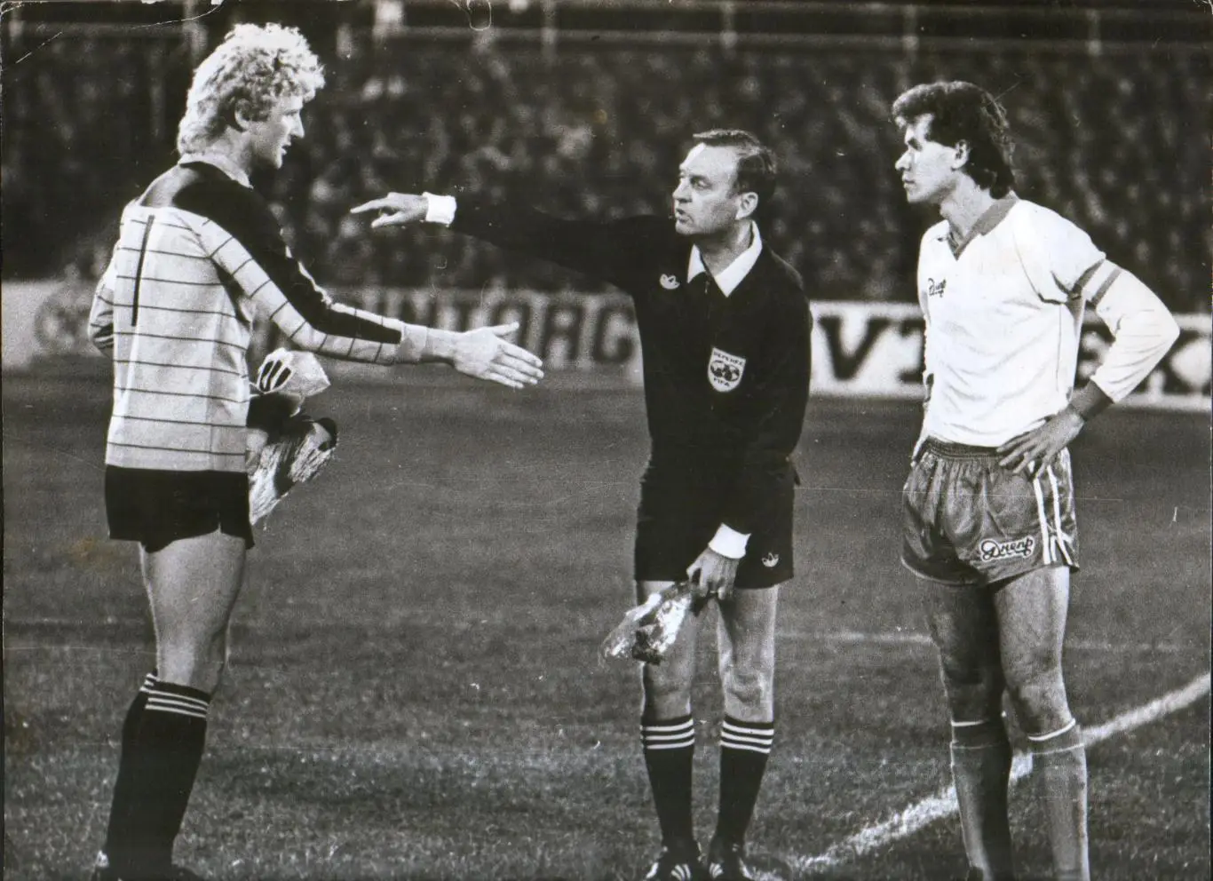 Фото Геннадий Литовченко - капитан команды Днепр Днепропетровск, с подписью