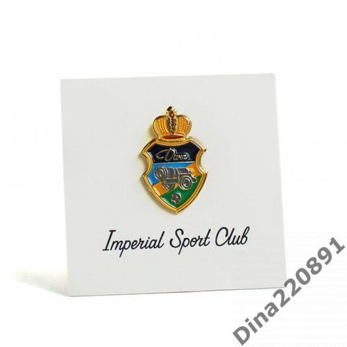 Значок с официальной клубной эмблемой И.С.К Дина