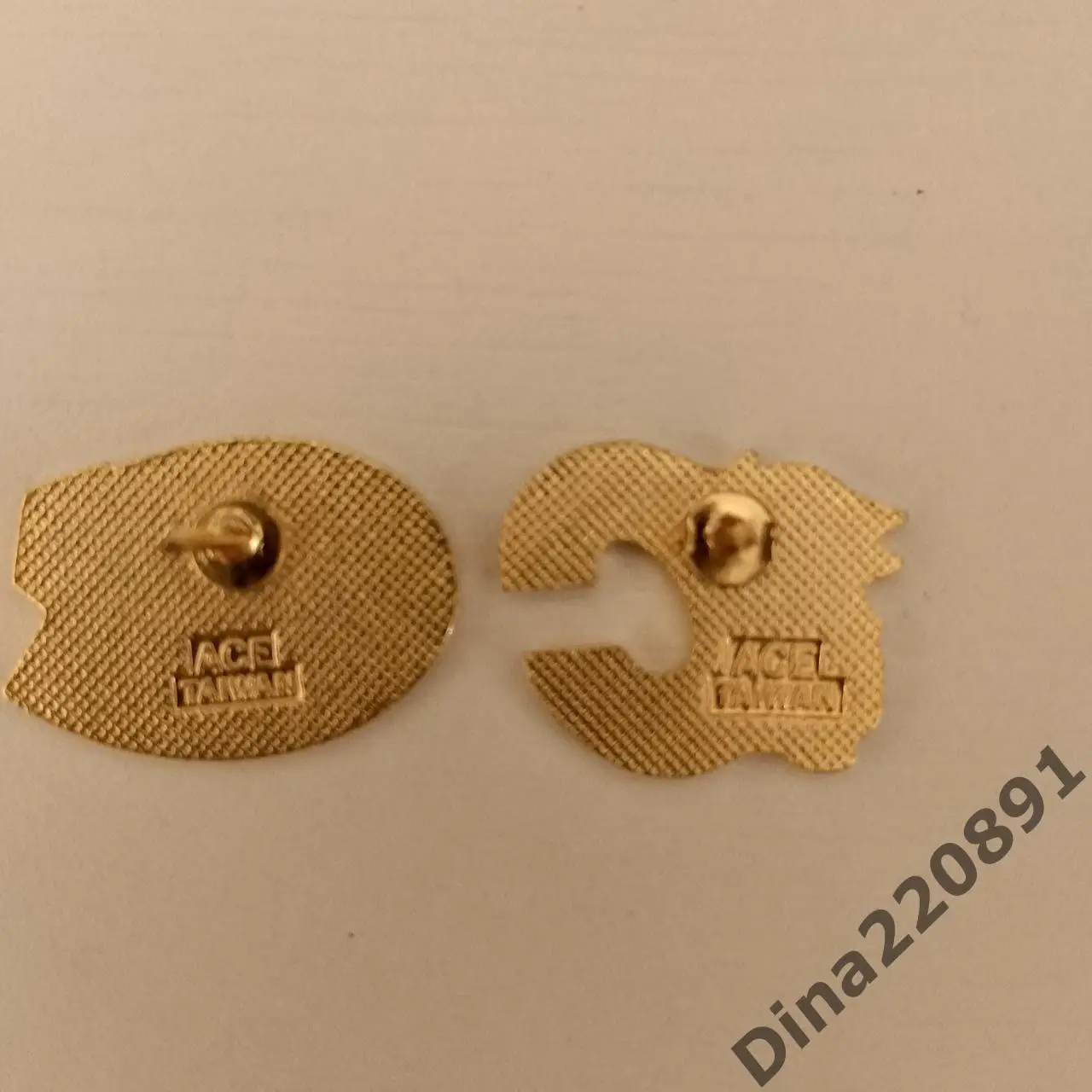 Значки. Клубы НХЛ. Эмблемы Монреаль Канадиенс и Калгари Флеймс 1