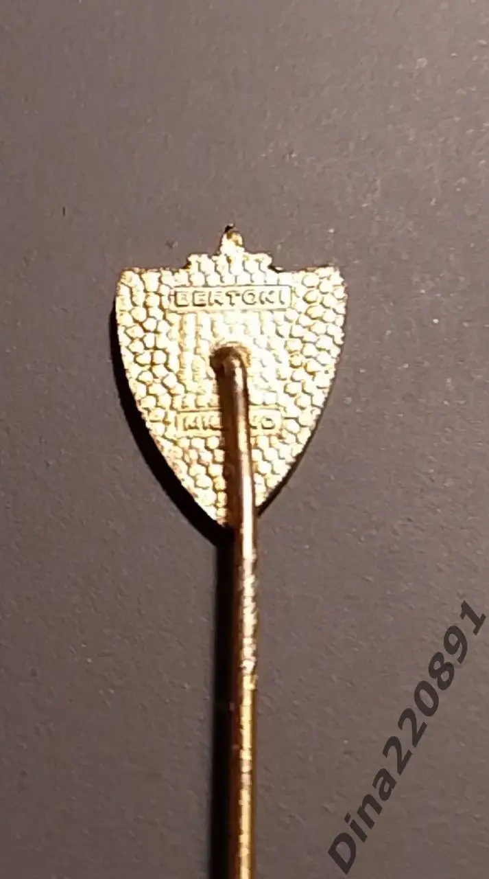 Знак Федерация Футбола Югославия 70-е гг. клеймо. Bertoni Milano 1
