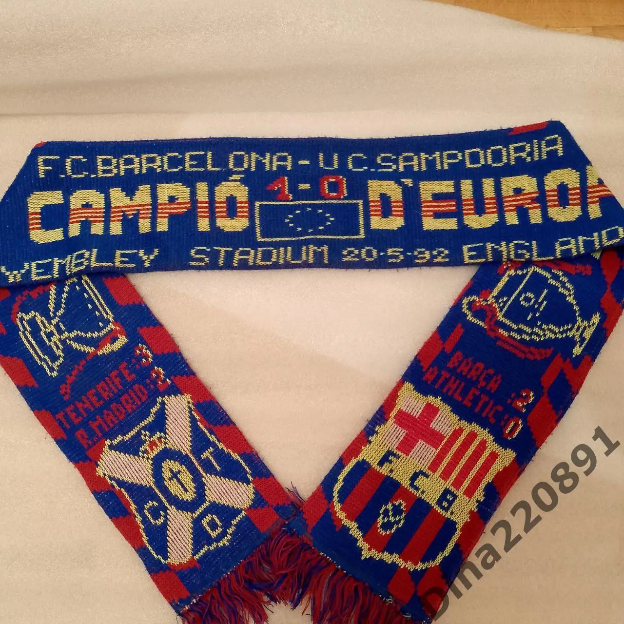 Шарф ФК Барселона 1992 года.