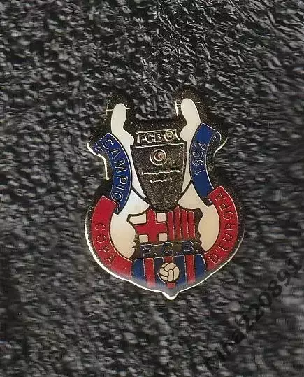 Знак/значок ФК Барселона - обладатель Кубка европейских чемпионов 1992 оригинал.