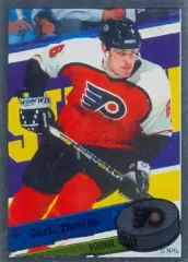 Наклейка #301 Chris Therien Philadelphia Flyers для альбома PANINI NHL 1995-1996