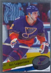 Наклейка #305 Ian Laperriere St. Louis Blues для альбома PANINI NHL 1995-1996