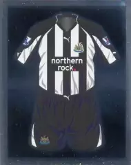 Наклейка #15 Newcastle United для альбома TOPPS Английская Премьер-Лига 2010-11