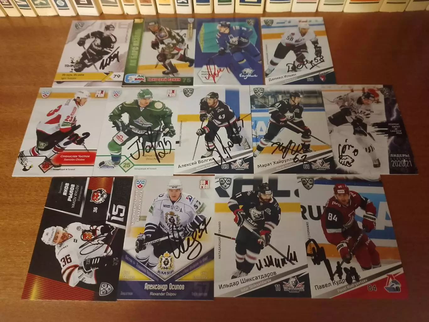 25 живых автографов Кхл