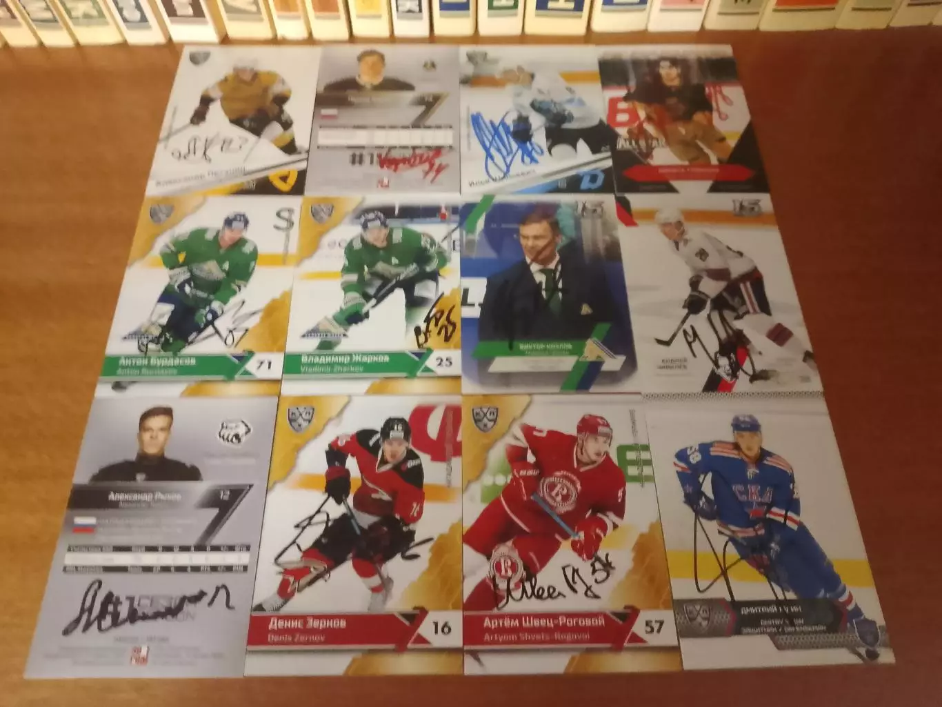 45 живых автографов Кхл 3