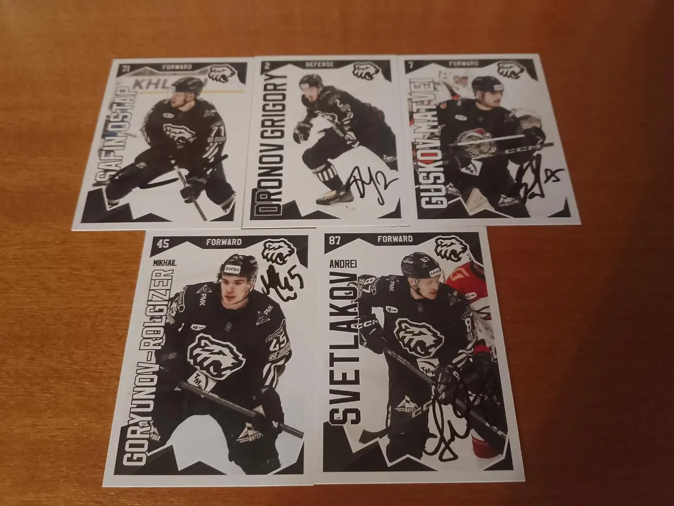 5 автографов ХК Трактор