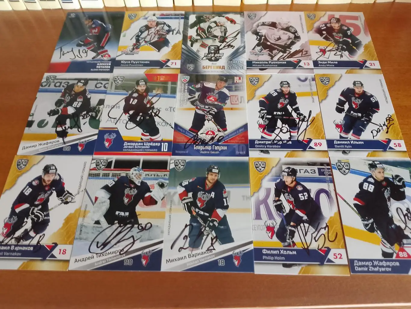 105 автографов КХЛ 6