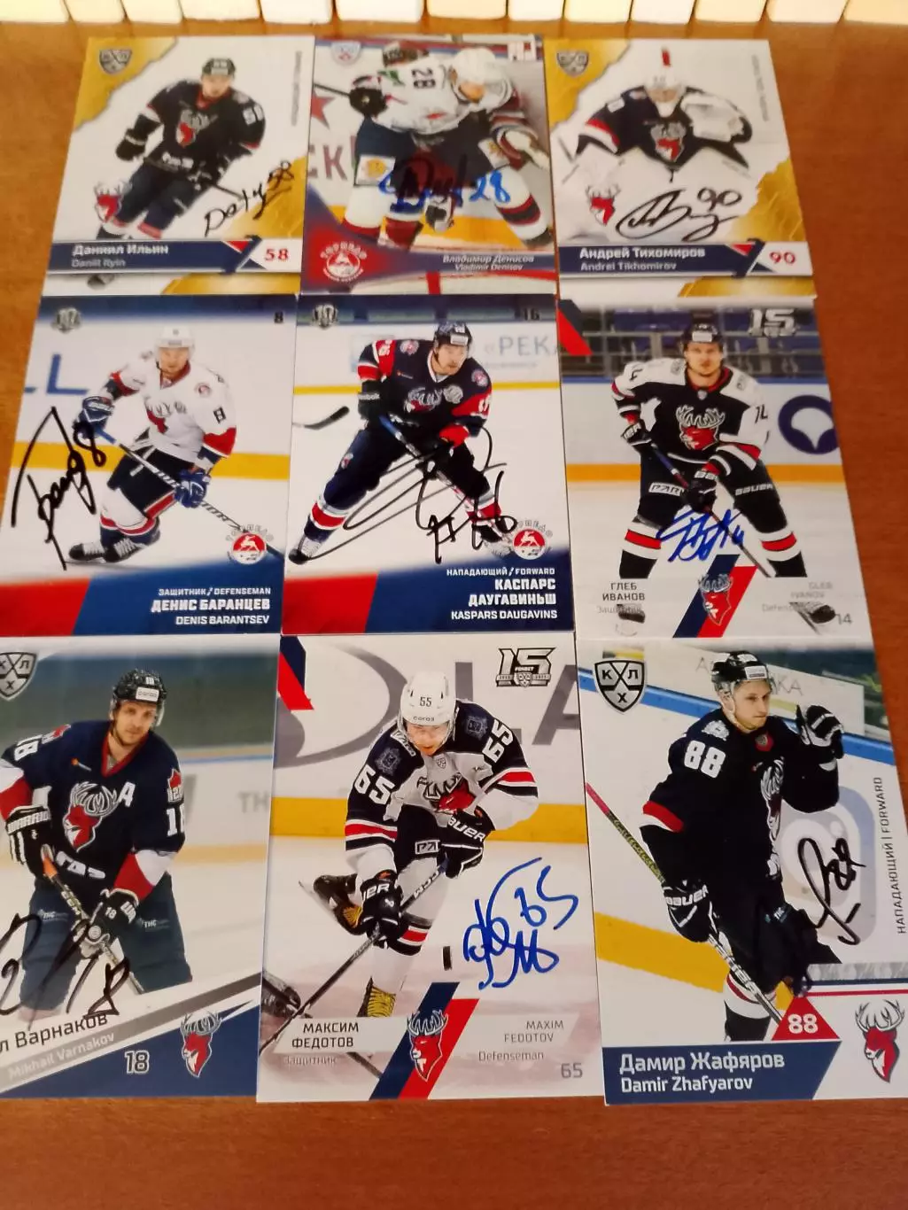 19 автографов ХК Торпедо