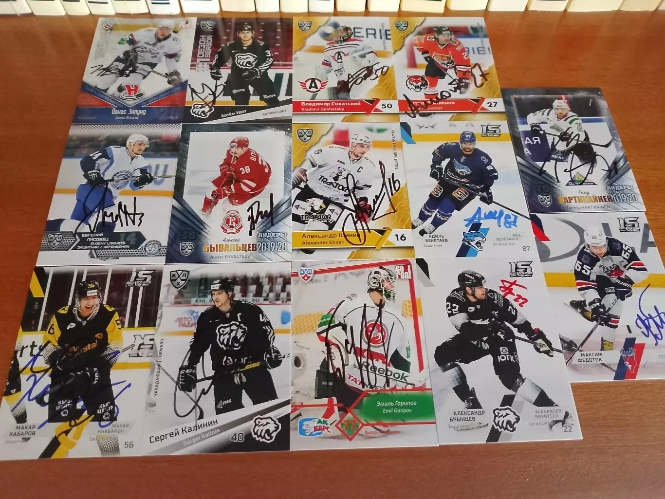 56 автографов КХЛ 1
