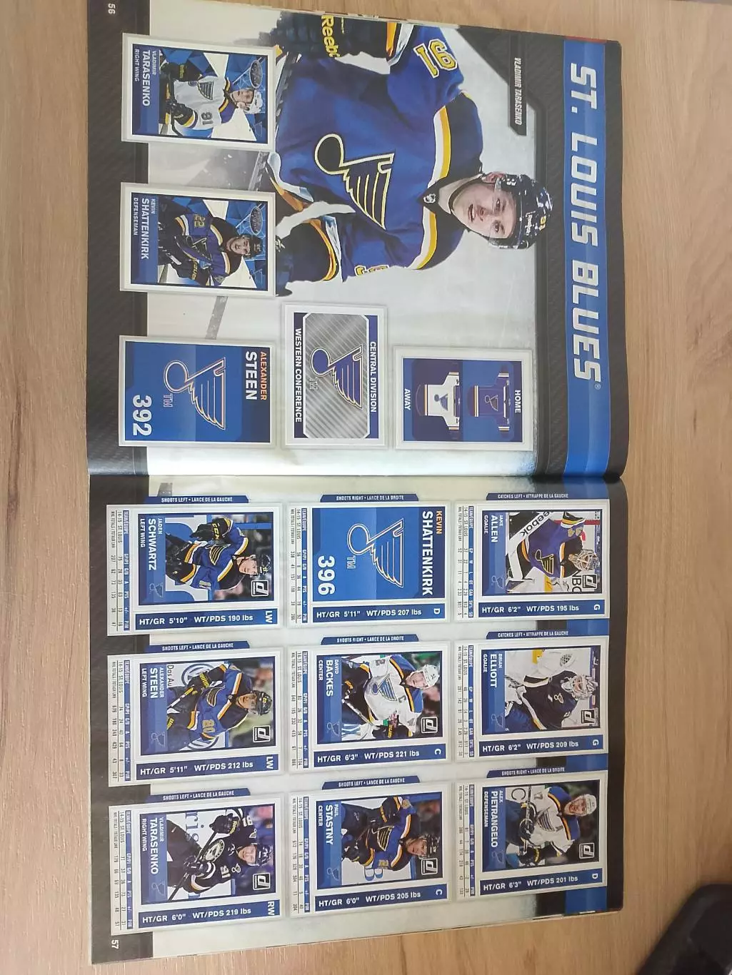 Альбом PANINI NHL 2015-2016 собранный на 79 процентов 4