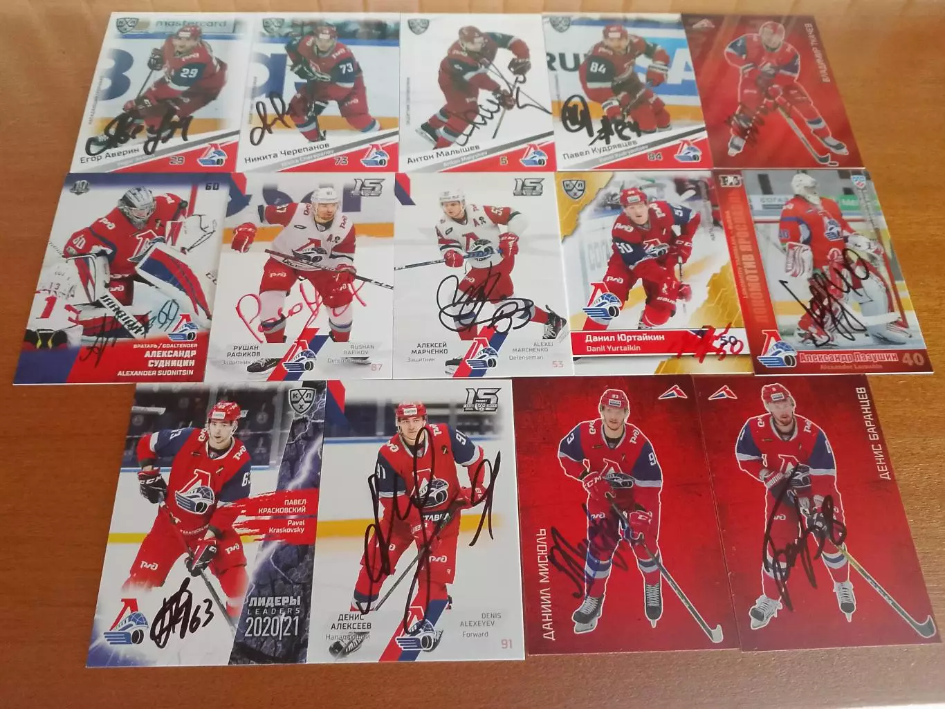 62 разных живых автографов игроков Хк Барыс/Авангард/Локомотив/Автомобилист 1