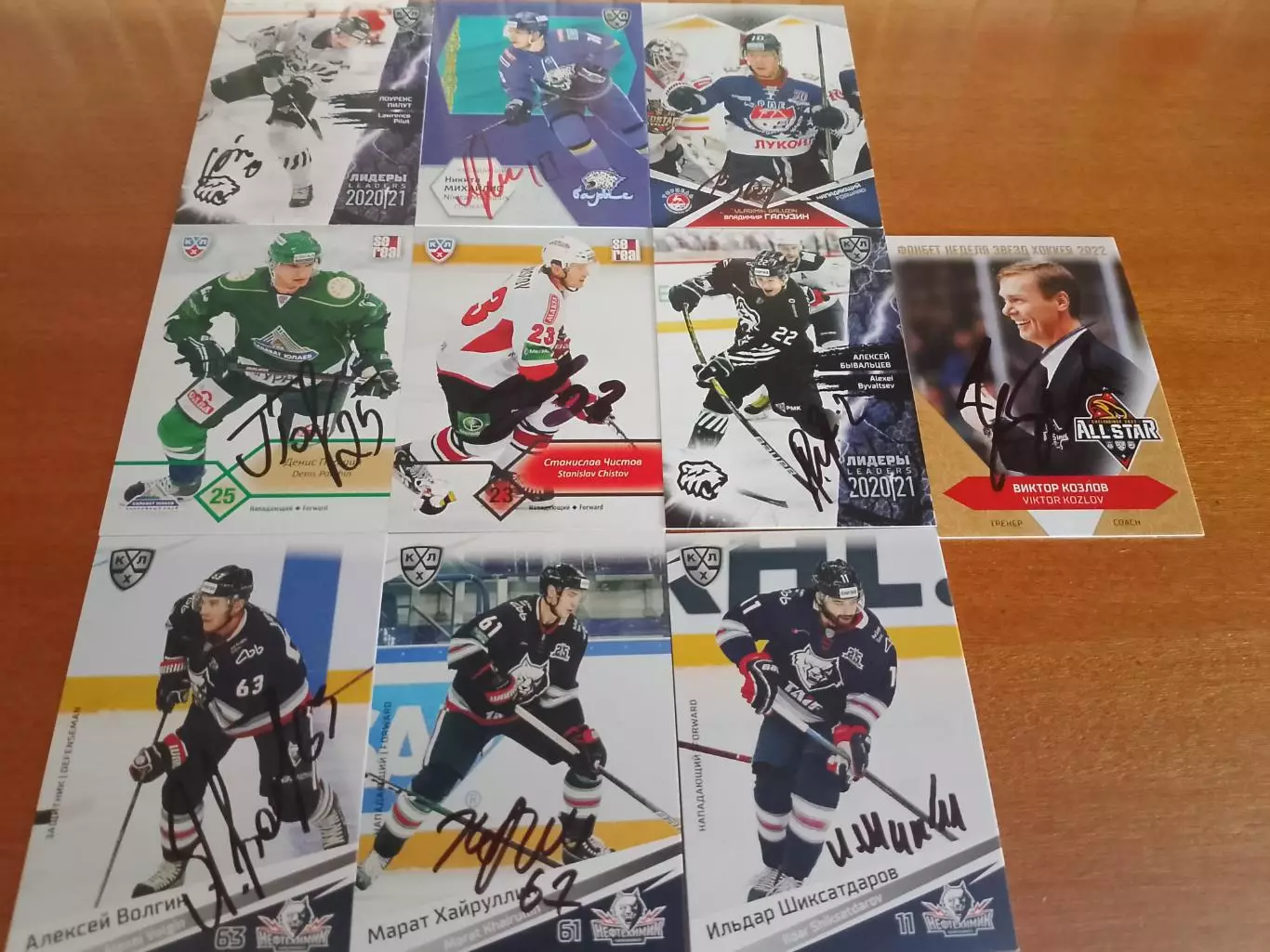 40 автографов КХЛ
