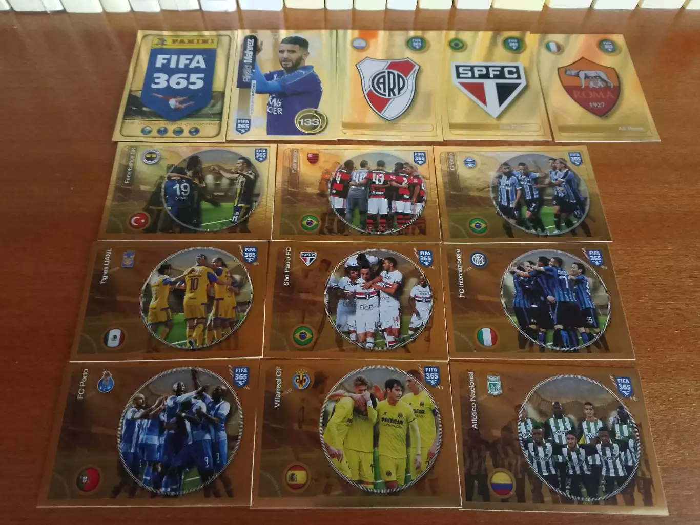 23 блестящих стикера PANINI FIFA 365: 2016-2017